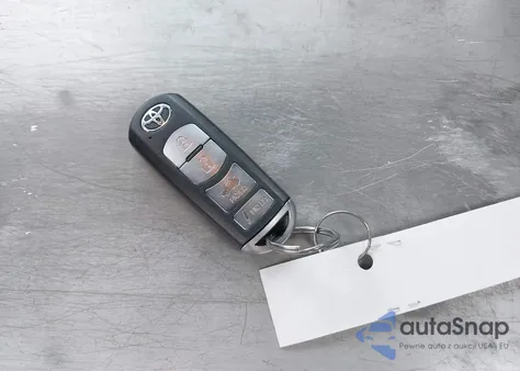 2019 Toyota Yaris L z USA, uszkodzony, nr VIN 3MYDLBYV0KY525011